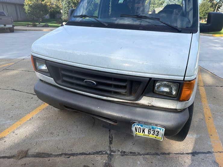 2006-ford-e250-image-13