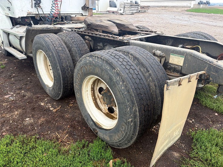 2005-sterling-9500-semi-tractor-image-5