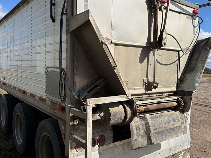 2011-wilson-46ft-fixed-tri-axle-live-bottom-semi-belt-trailer--1-owner--very-clean-trailer-image-18