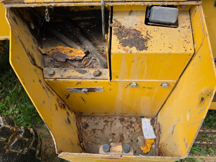 2016-deere-410l-image-176
