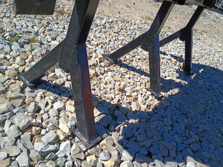 #27045-•-giyi-wood-splitter-mini-skid-steer-attachment-[damaged]-image-9