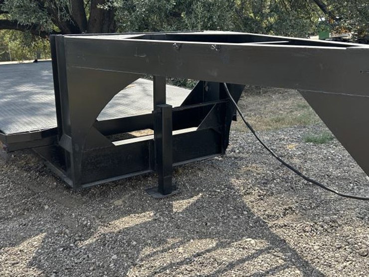 #48-•-16'-homemade-gooseneck-trailer-w/-ramps-image-3