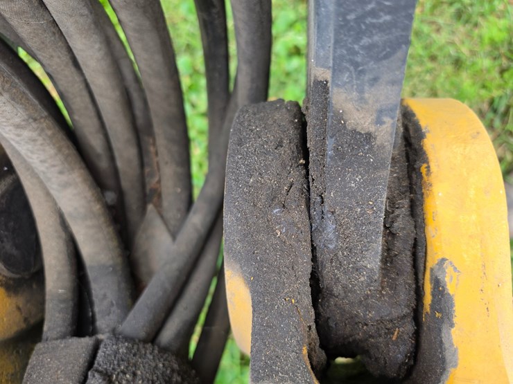 2016-deere-410l-image-92