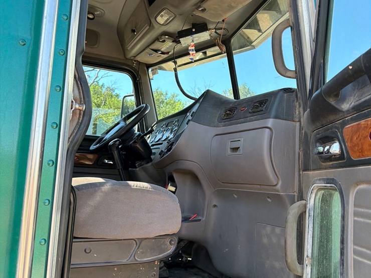 2011-peterbilt-386-image-59