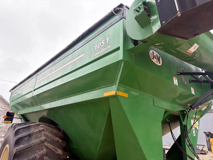 2012-j&m-1051-grain-storm-grain-cart-1-owner-image-19