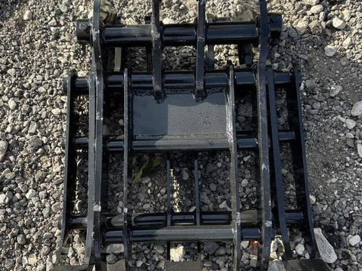 #265-•-mini-excavator-grapple-image-1