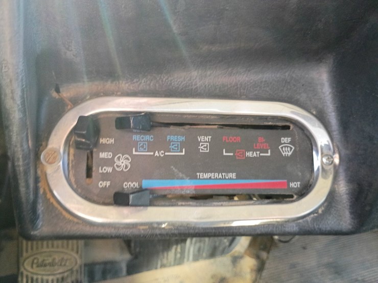 1990-peterbilt-379-image-50