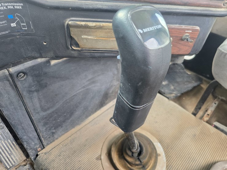 1999-freightliner-fld112-image-52