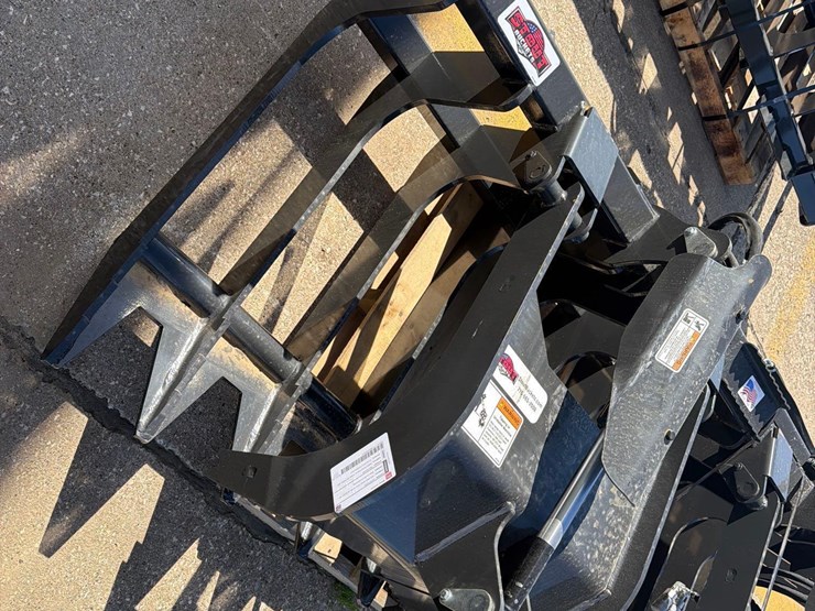 stout-xhd-84”-skidloader-grapple-bucket-image-5
