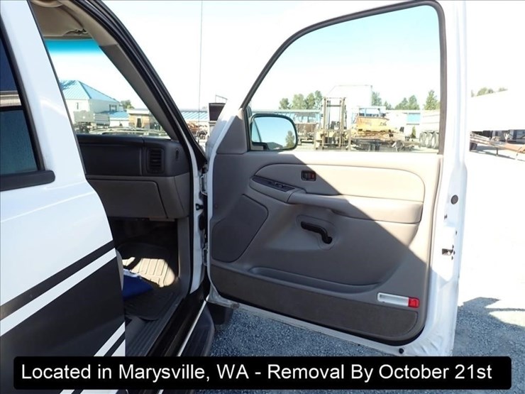 2005-chevrolet-tahoe-image-3