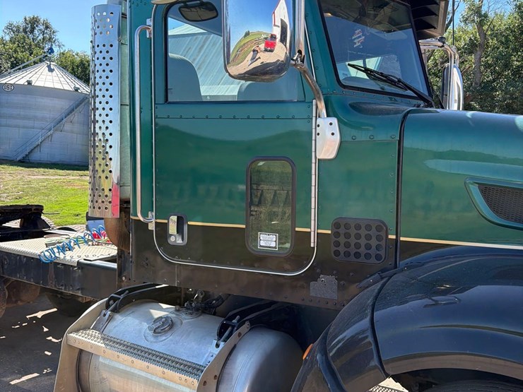2011-peterbilt-386-image-64