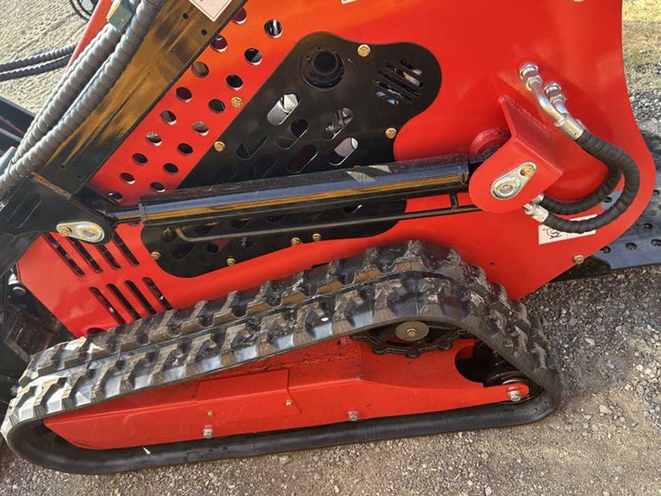 #98-•-mini-skid-steer-tracked-loader---ssl60---gas-image-7