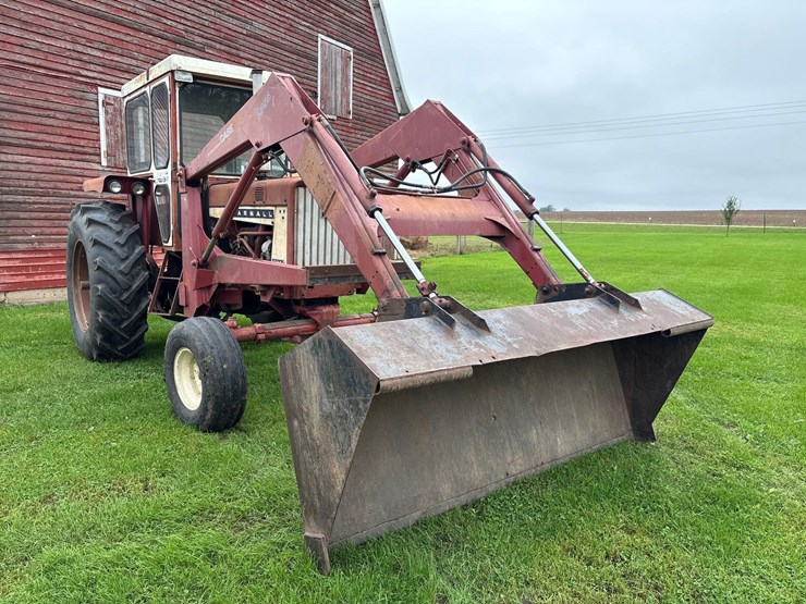 farmall-706-tractor-with-case-2355-loader-image-2