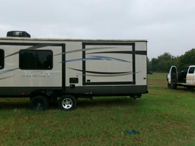 2013-sunset-trail-reserve-camper-image-23