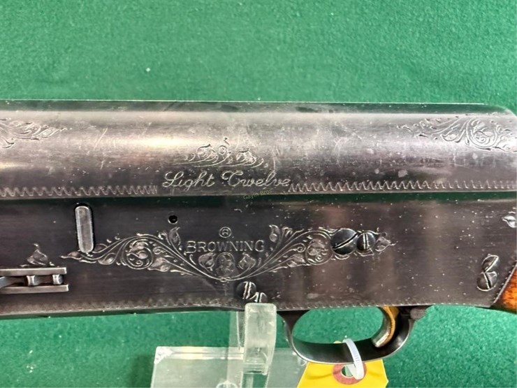 browning-light-twelve-12ga-shotgun-image-15
