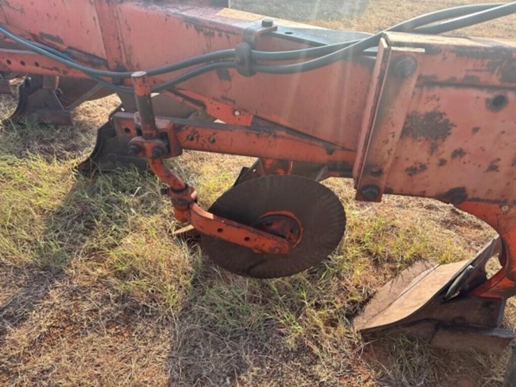 alllis-chalmers-400-7-bottom-plow-image-3