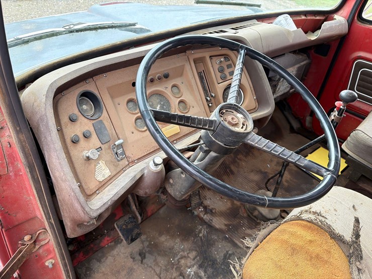 1980-ford-8000-image-70