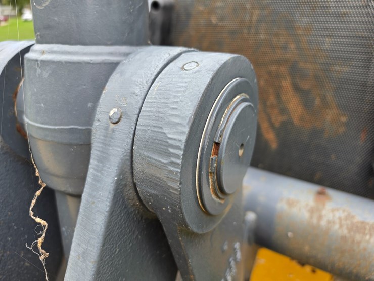 2016-deere-410l-image-144