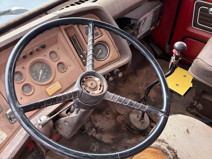 1980-ford-8000-image-65
