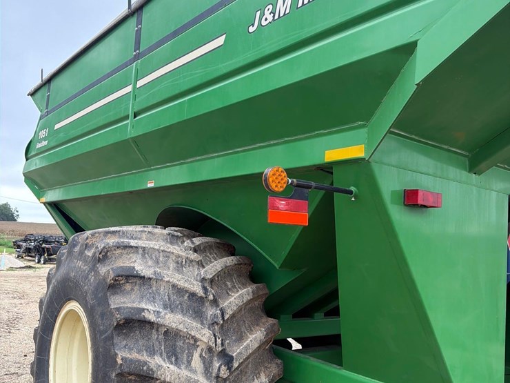 2012-j&m-1051-grain-storm-grain-cart-1-owner-image-10