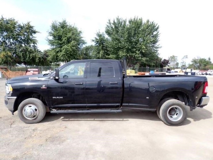 2019-dodge-ram-3500-image-8