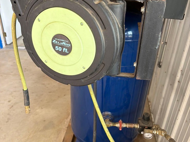 cast-air-80-gallon-commercial-air-compressor-image-8