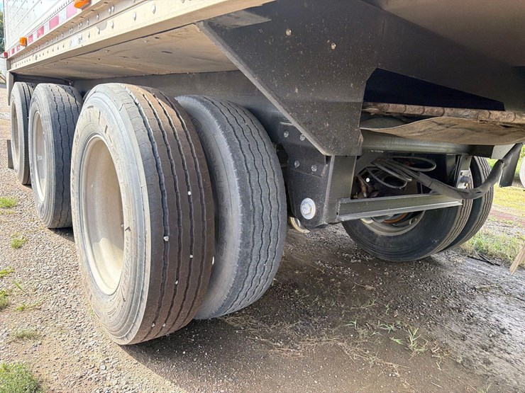 2011-wilson-46ft-fixed-tri-axle-live-bottom-semi-belt-trailer--1-owner--very-clean-trailer-image-11