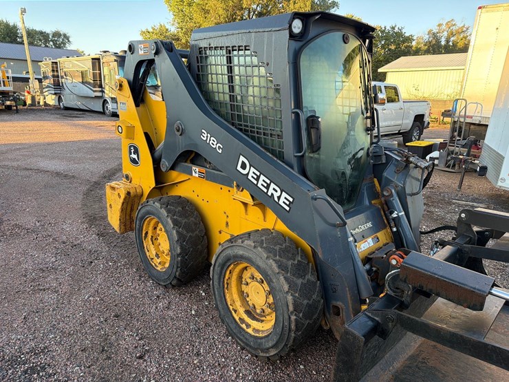 deere-318g-image-2