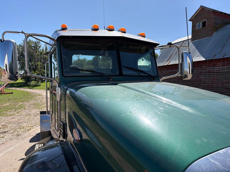 2011-peterbilt-386-image-30