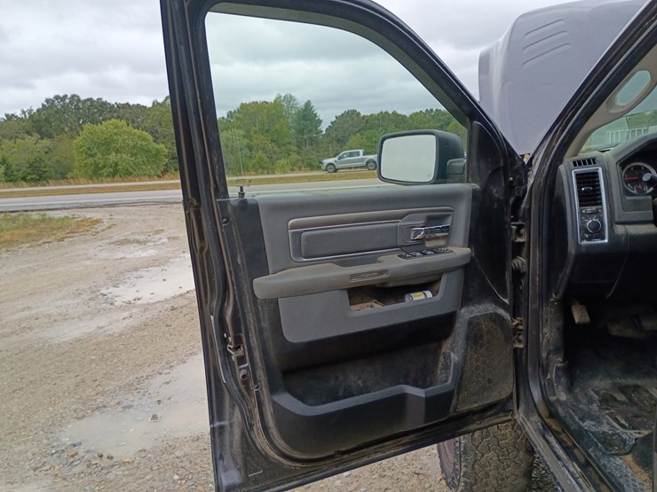2016-dodge-2500-image-28