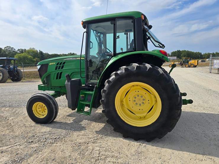 john-deere-6105m-image-6