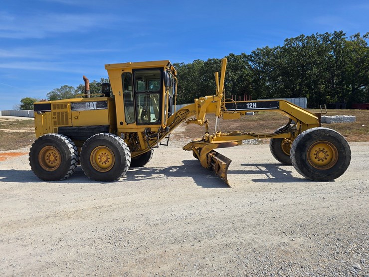 2005-caterpillar-12h-image-13