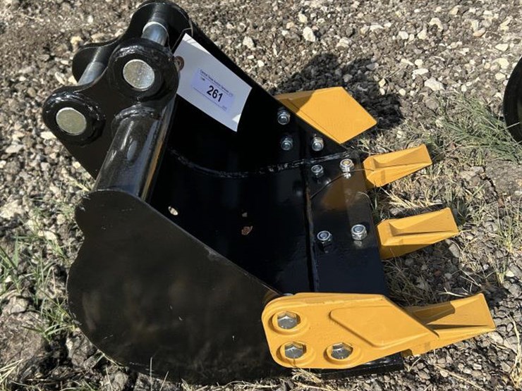 #261-•-mini-excavator-15"-toothed-bucket-image-2