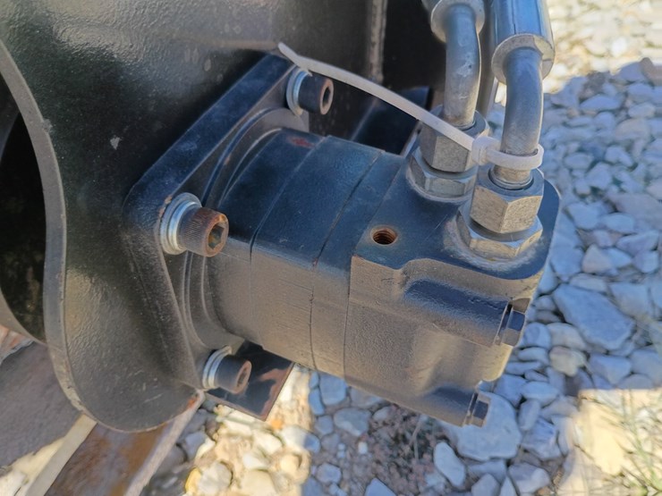 #27025-•-giyi-sweeper-mini-skid-steer-attachment-image-10
