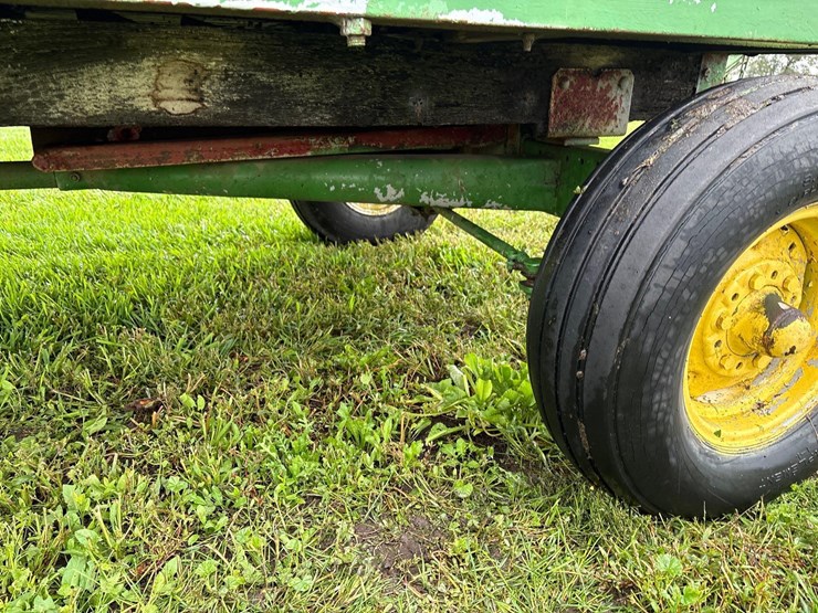 70”-x-142”-john-deere-barge-wagon-image-14