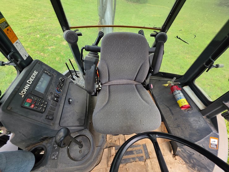 2016-deere-410l-image-37