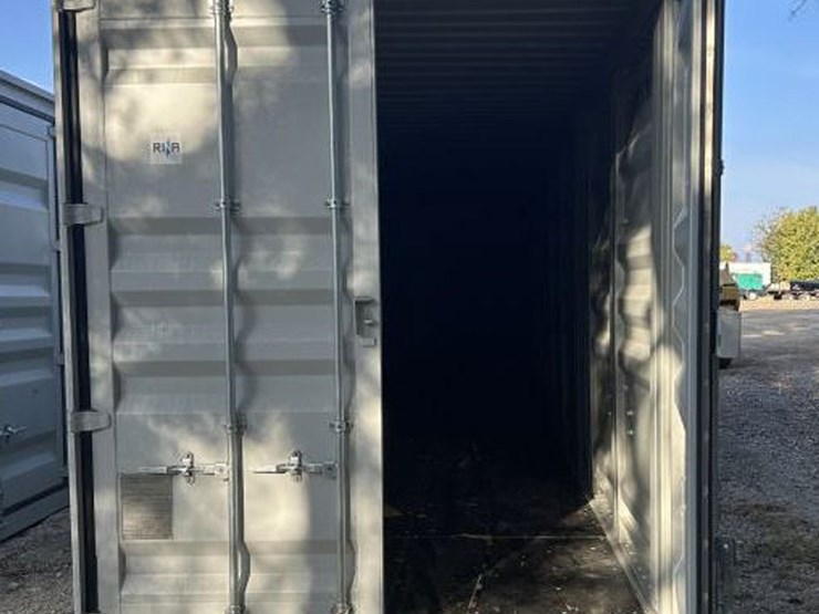 #82-•-40'-high-cube-conex/-shipping-container---one-trip-image-7