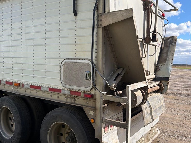 2011-wilson-46ft-fixed-tri-axle-live-bottom-semi-belt-trailer--1-owner--very-clean-trailer-image-57