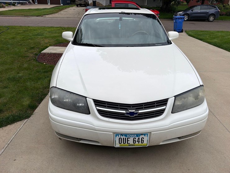 2004-chevrolet-impala-ls-car-image-2