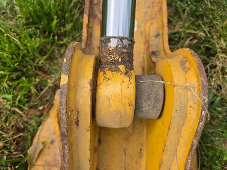 2016-deere-410l-image-120