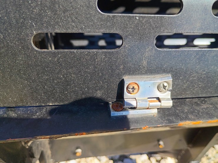 #27045-•-giyi-wood-splitter-mini-skid-steer-attachment-[damaged]-image-11