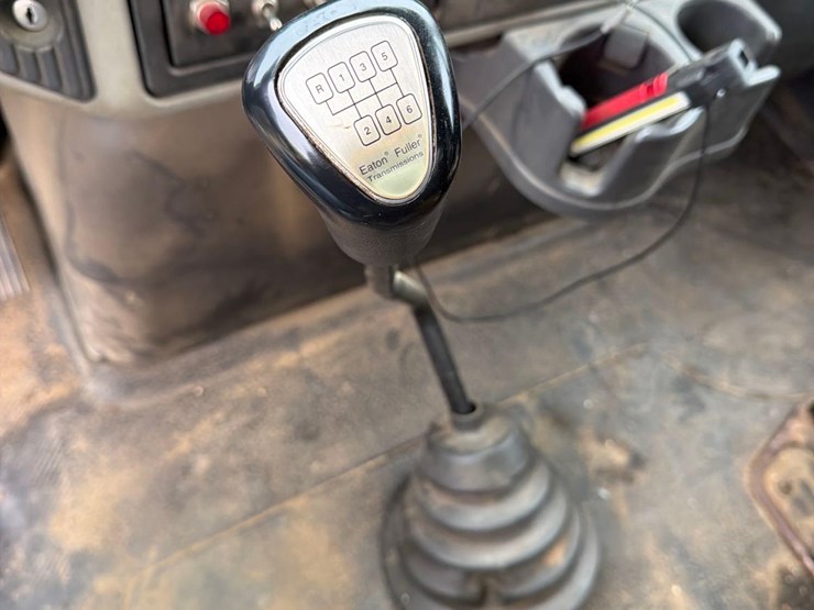 2009-international-durastar-4300-image-54