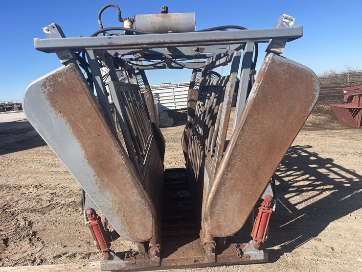 bowman-model-3000-hydraulic-chute-image-2