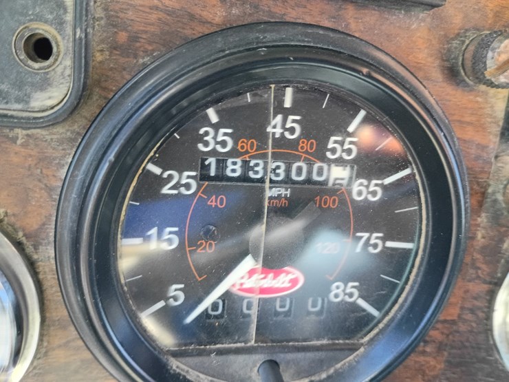 1990-peterbilt-379-image-58