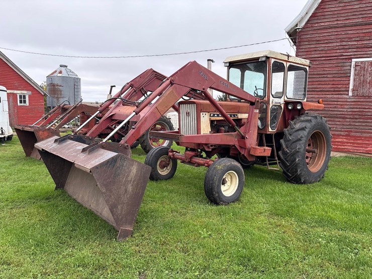 farmall-706-tractor-with-case-2355-loader-image-1