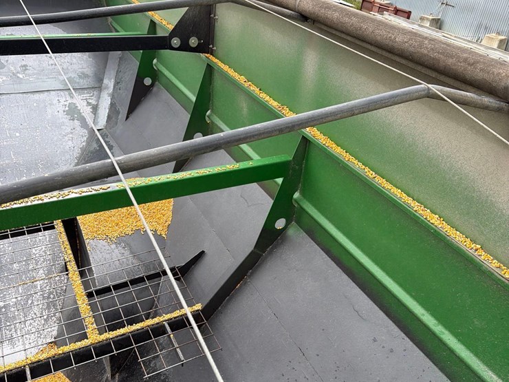 2012-j&m-1051-grain-storm-grain-cart-1-owner-image-58