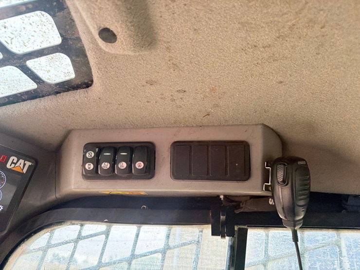 2015-caterpillar-289d-image-47