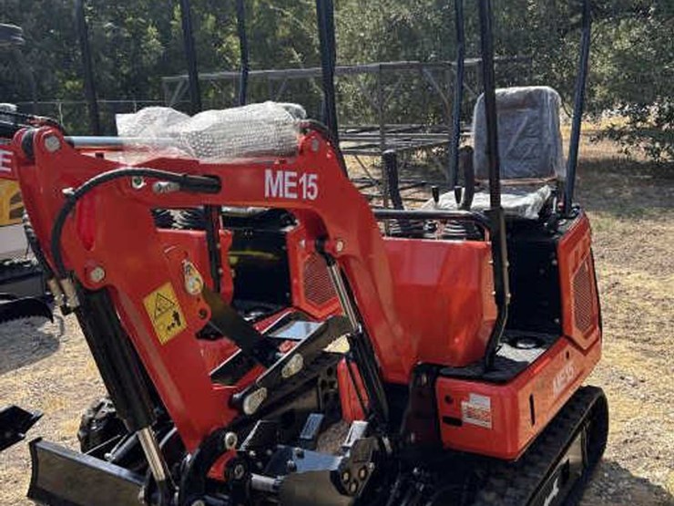 #144-•-mini-excavator---gas---me15-image-1