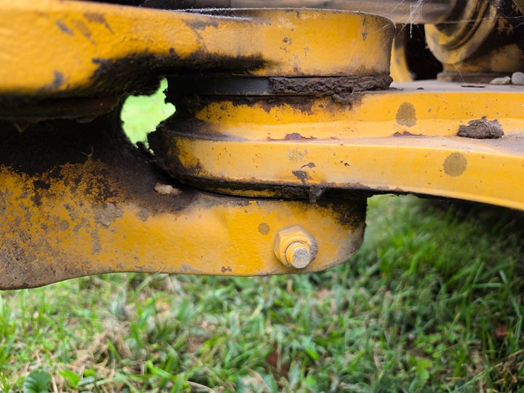2016-deere-410l-image-82