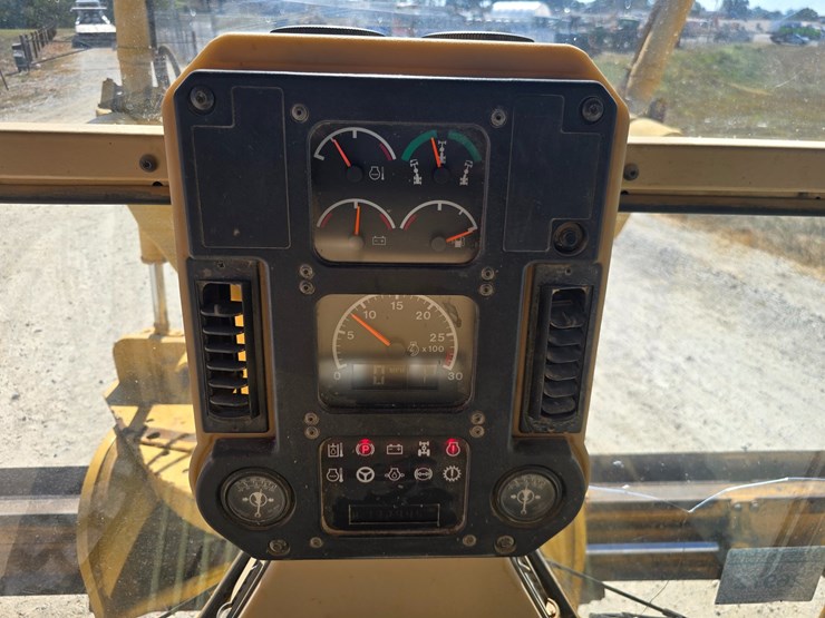2005-caterpillar-12h-image-75